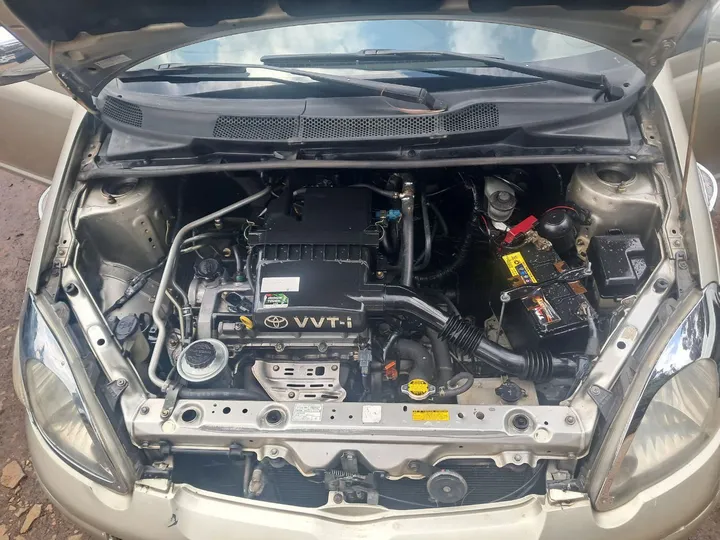 2004 Toyota Vitz Hatchback – photo 4