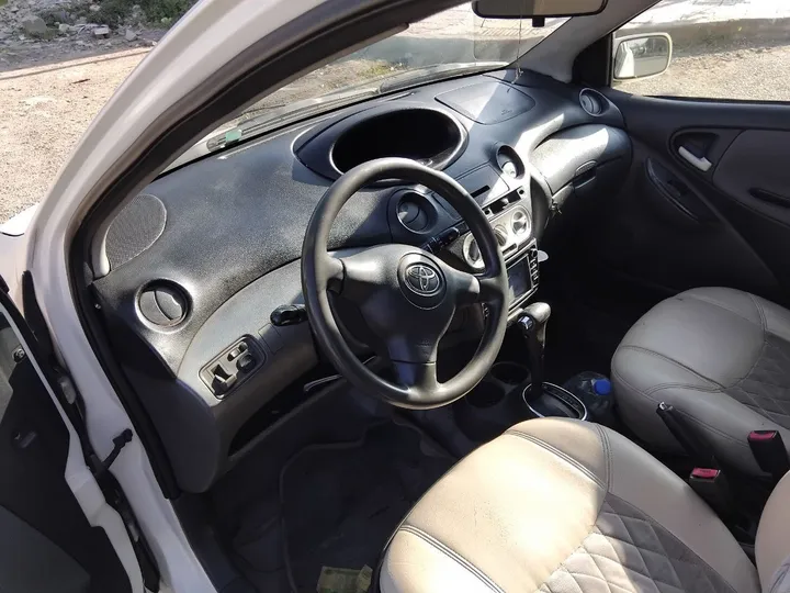 Toyota Vitz 2004 Automatic – photo 3