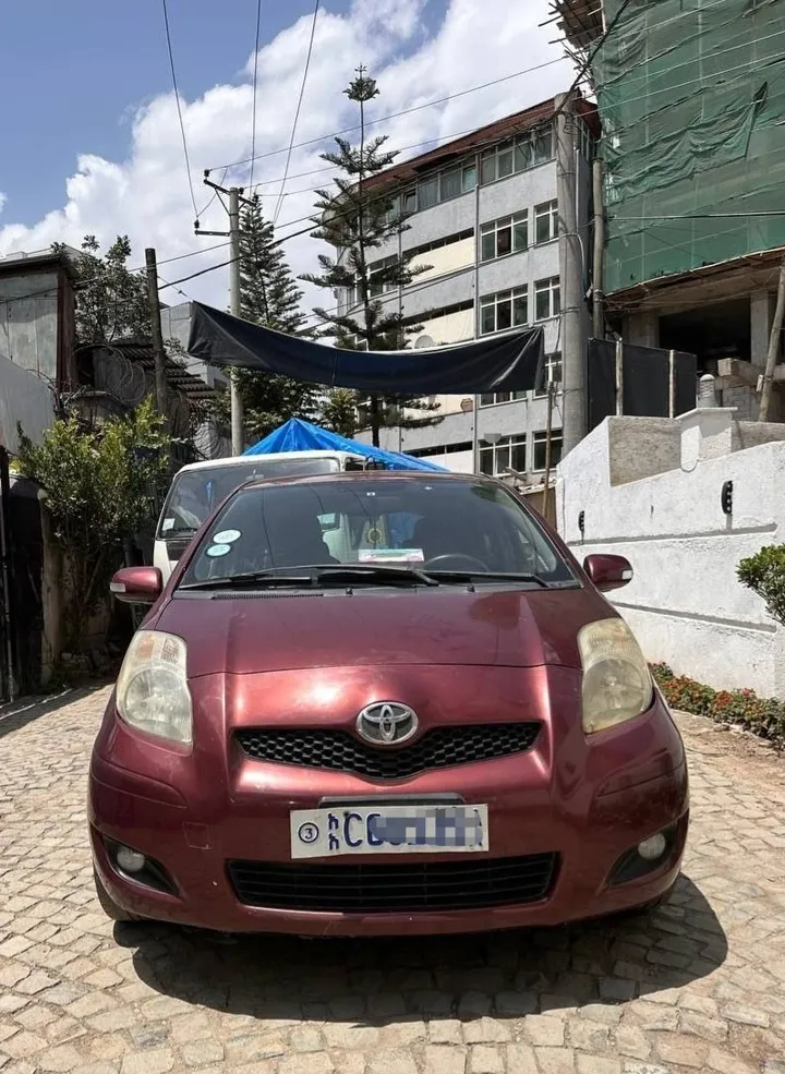 2010 Toyota Yaris Compact – photo 3