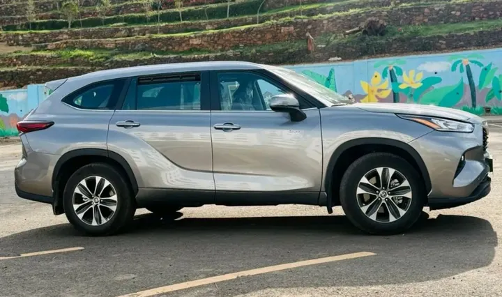 Toyota Highlander 2025 Hybrid SUV – photo 7