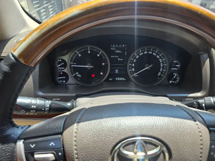 Toyota Land Cruiser V8 VXR 2017 – photo 9