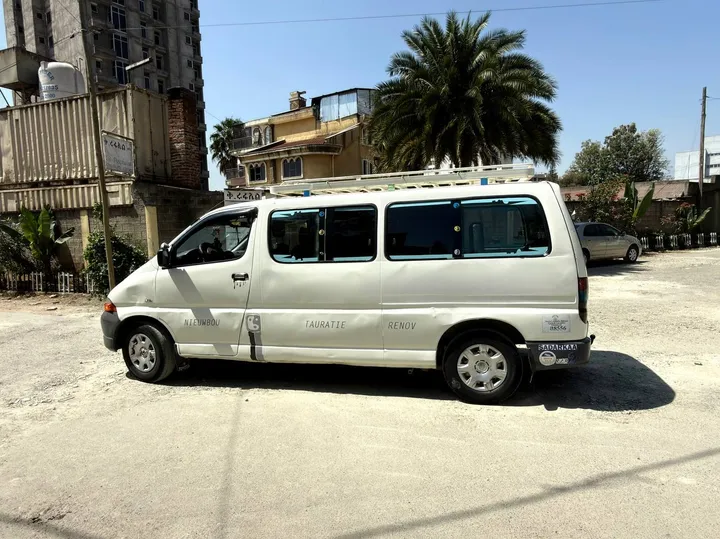 Toyota D4D 2006 Manual Van – photo 8