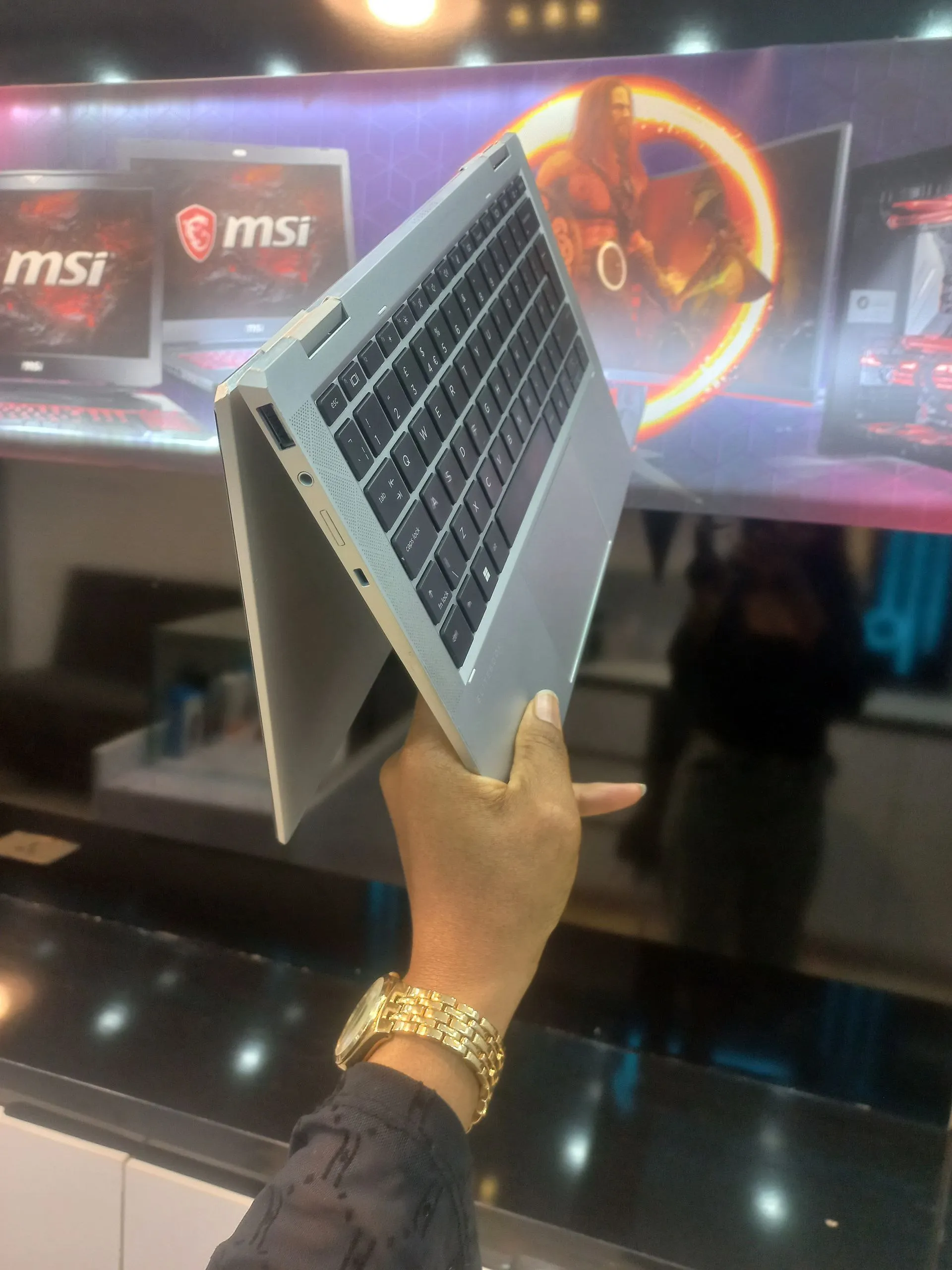 HP EliteBook 1030 G8 i5 Laptop – photo 3