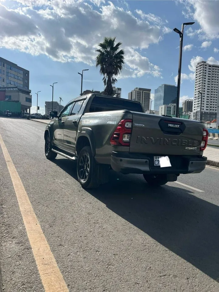 Toyota Hilux Invincible Hybrid 2024 – photo 5