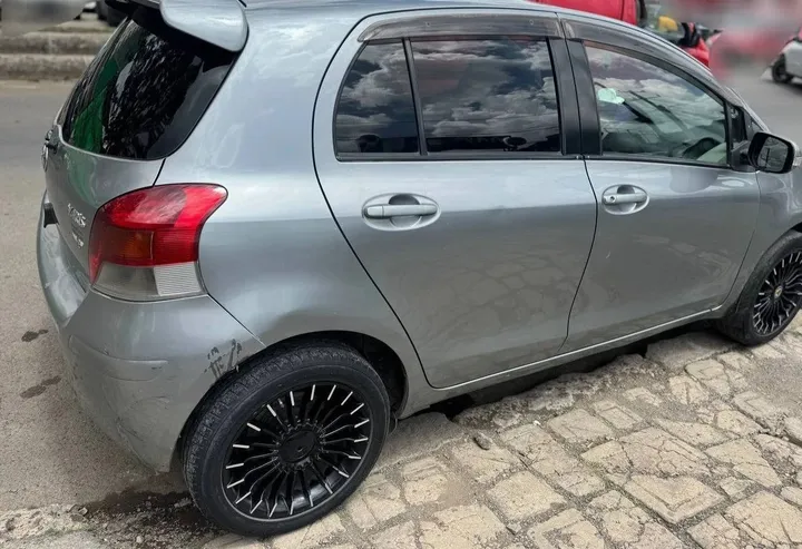 Toyota Yaris 2010 Automatic – photo 3