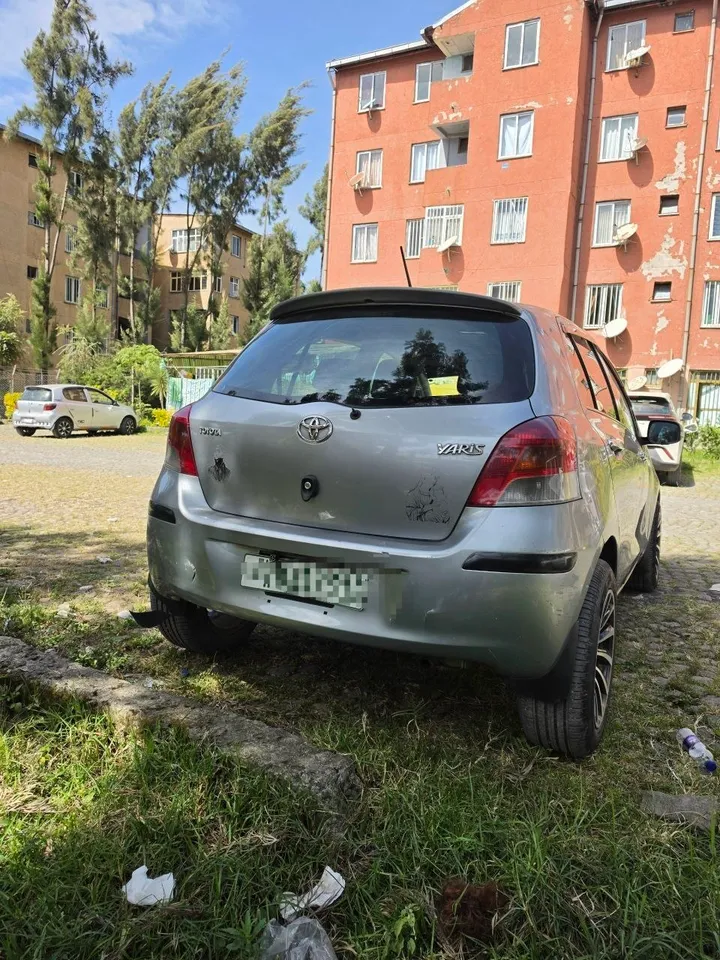 Toyota Yaris Compact 2010 – photo 5
