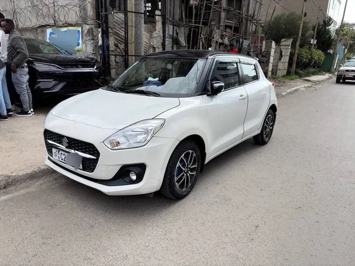 Suzuki Swift 2022 1.2L Automatic – photo 3