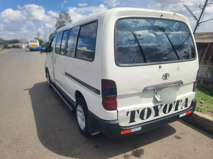Toyota Hiace Van 2007 – photo 4