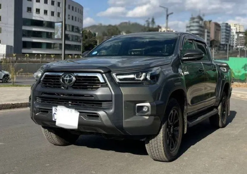 Toyota Hilux Invincible Hybrid Double Cab – photo 3