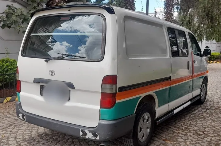 Toyota D4D Van 2003 Manual – photo 8