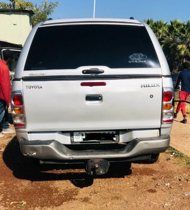 Toyota Hilux King Cab 2010 – photo 4
