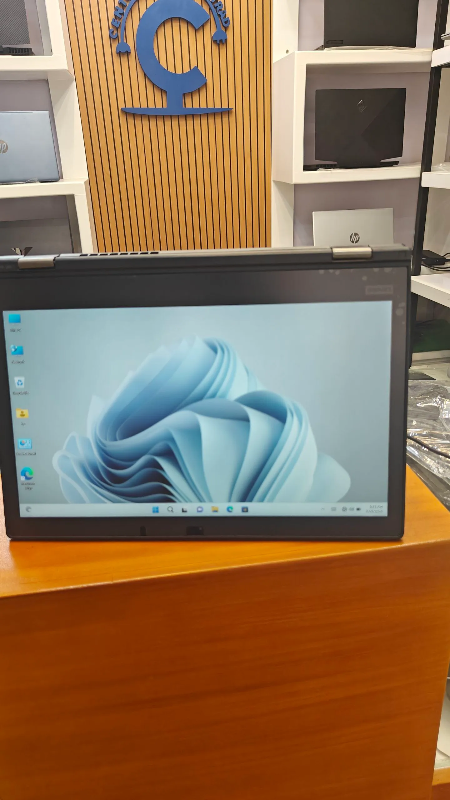 Lenovo ThinkPad L380 Yoga Laptop – photo 5