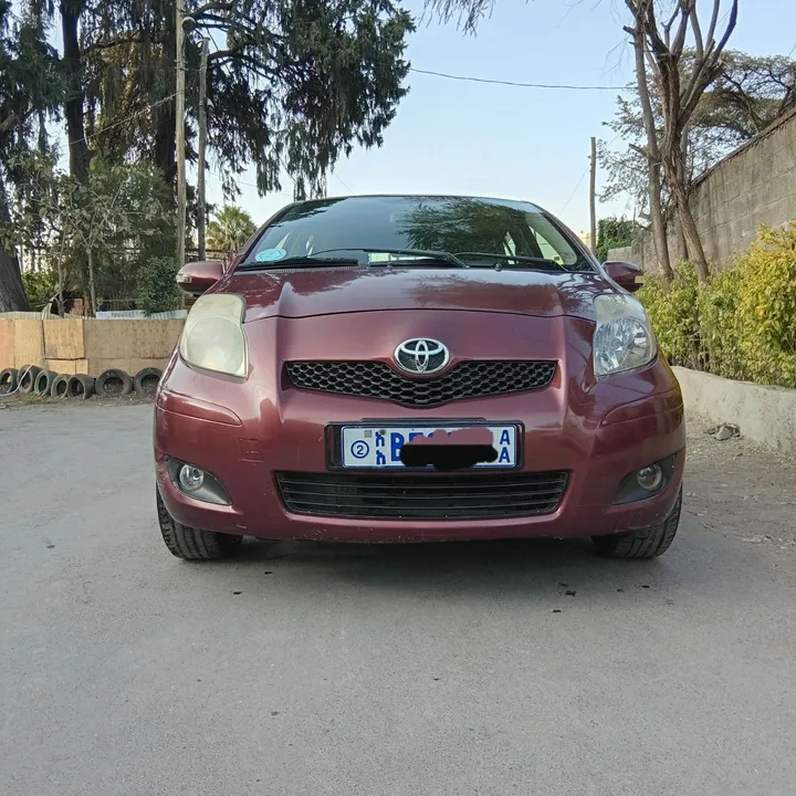Toyota Yaris Compact 2010 – photo 3