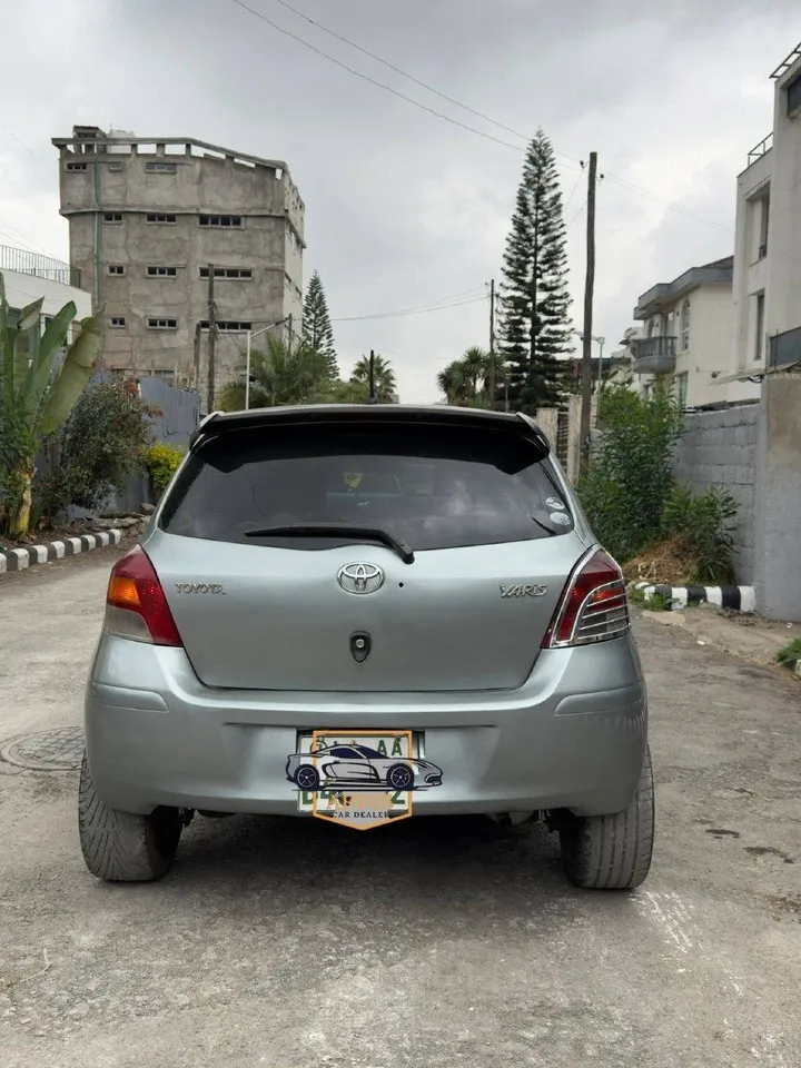 Toyota Yaris Compact 2010 – photo 4