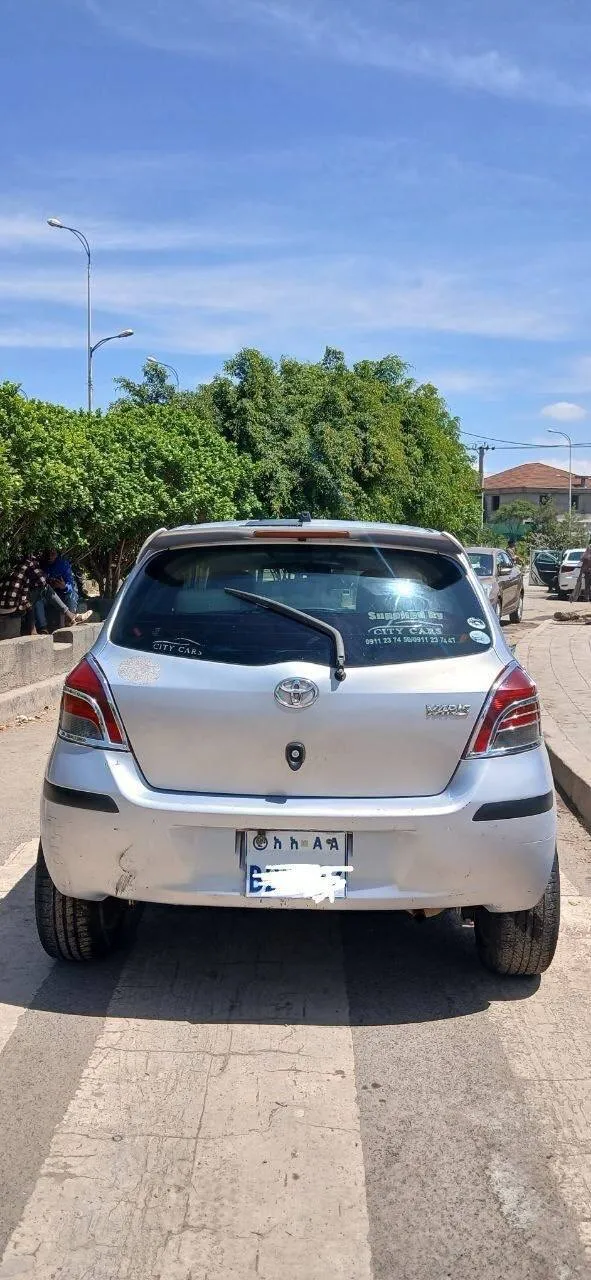 Toyota Yaris Compact 2010 – photo 6