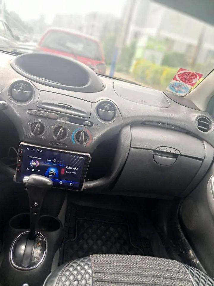 Toyota Vitz 2003 Automatic – photo 3