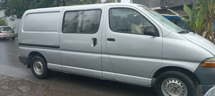 Toyota Dolphin 2L Half Van 1998 – photo 5