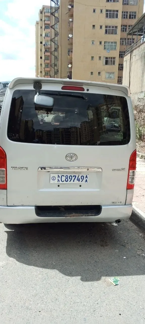 2007 Toyota Hiace Automatic Van – photo 3