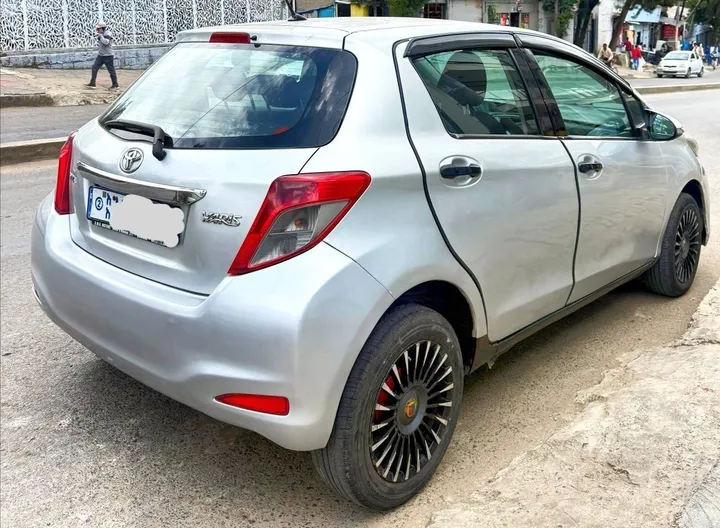 Toyota Yaris 2012 Manual – photo 5