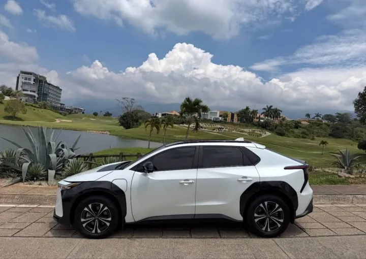 Toyota bZ4X Electric Crossover SUV – photo 4