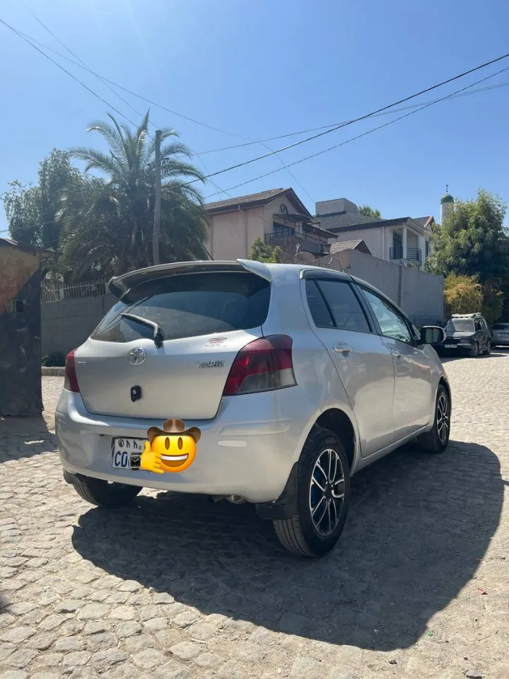 Toyota Yaris Compact 2010 Automatic – photo 5
