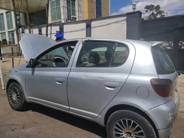 Toyota Vitz 2001 Automatic – photo 3