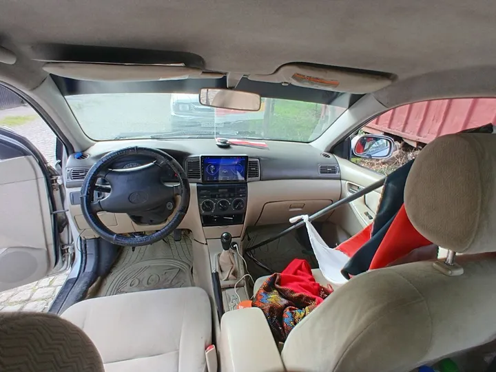 Toyota Corolla 2005 Manual – photo 4