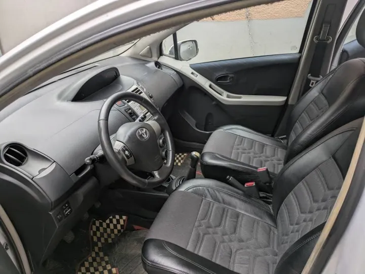 Toyota Yaris Manual 2010 – photo 6