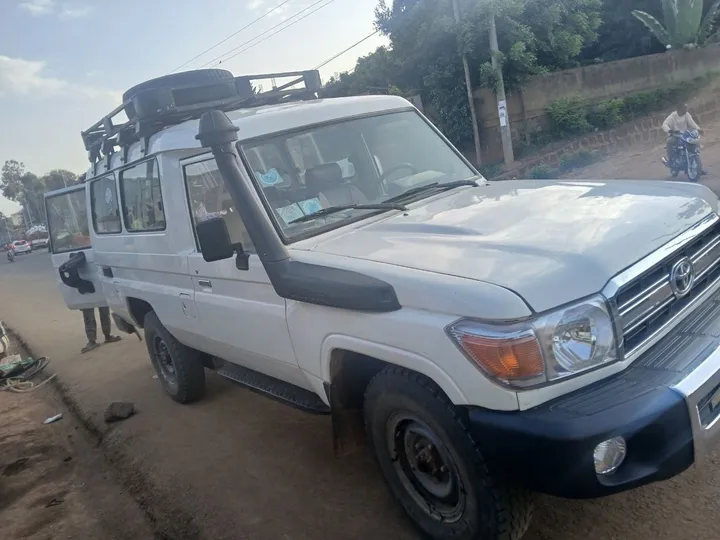 Toyota Land Cruiser Long Base 2012 – photo 4