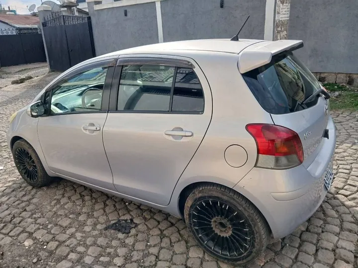 Toyota Yaris Compact 2010 – photo 5