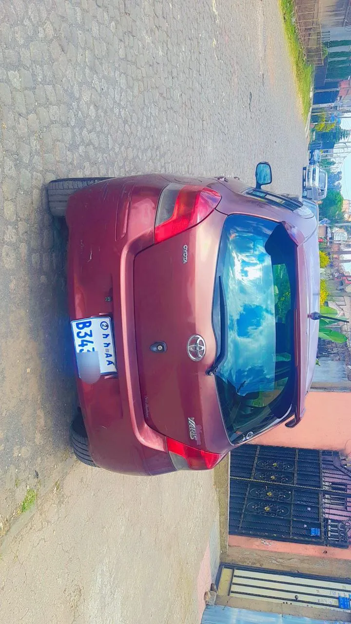 Toyota Yaris Compact 2010 Automatic – photo 4