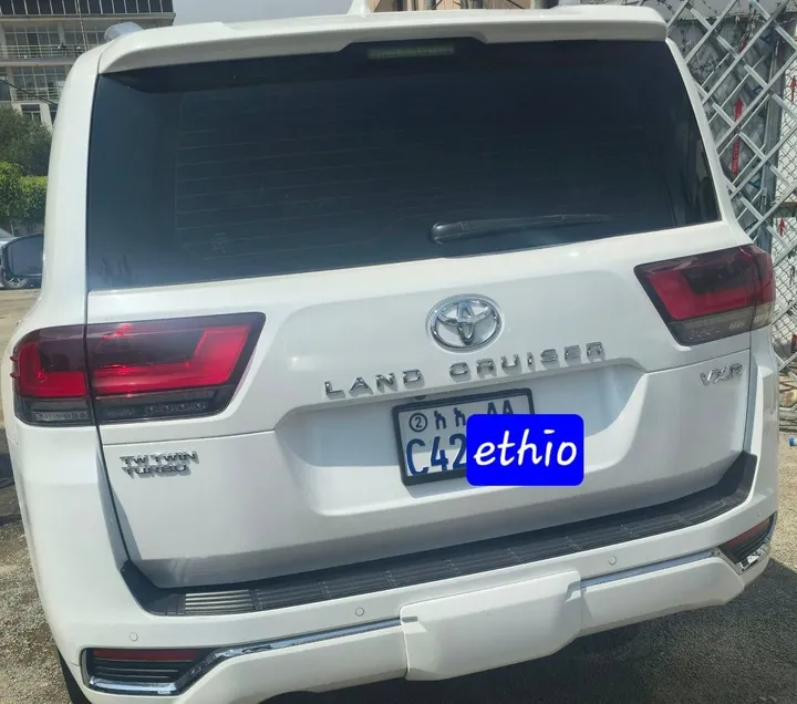 Toyota Land Cruiser VXR 2023 – photo 6