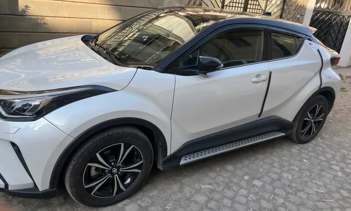 Toyota CHR IZOA 2022 SUV – photo 4