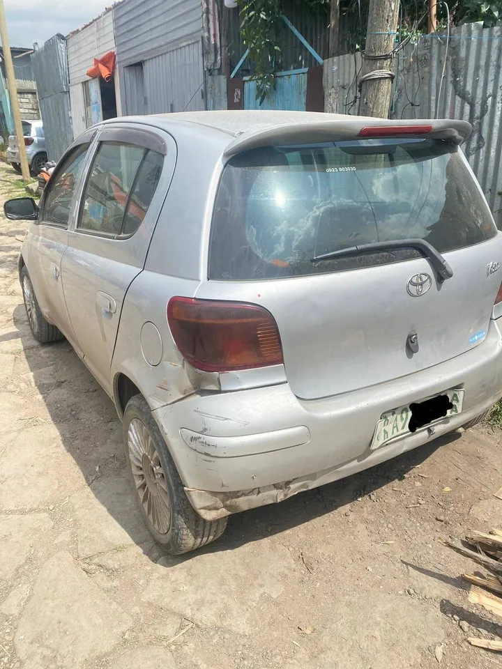 Toyota Vitz 2002 – photo 3