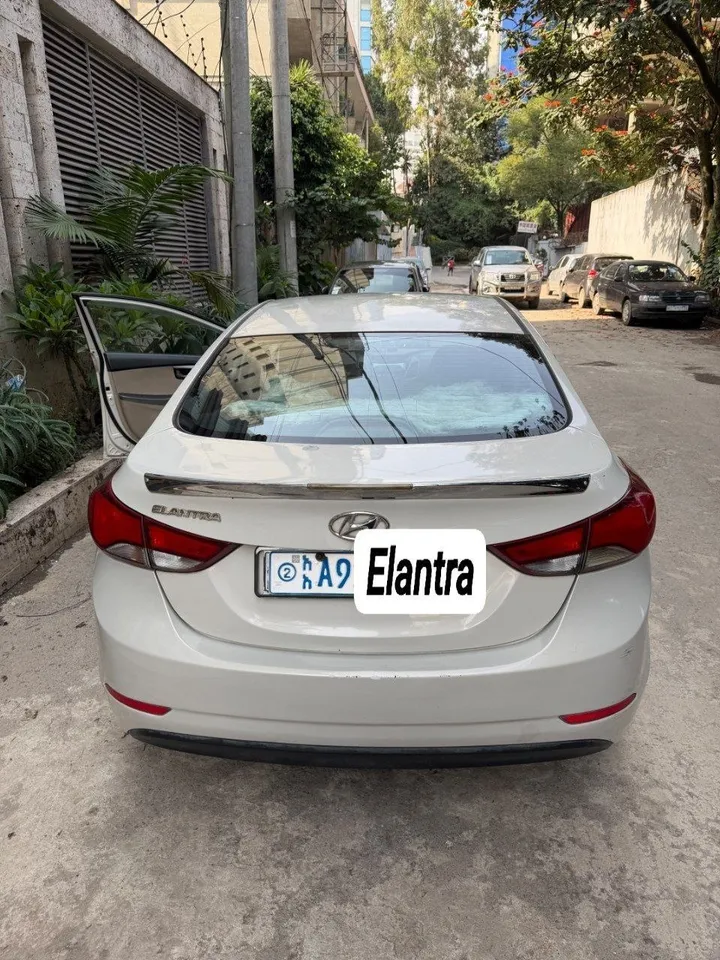 Hyundai Elantra 2015 Automatic – photo 3
