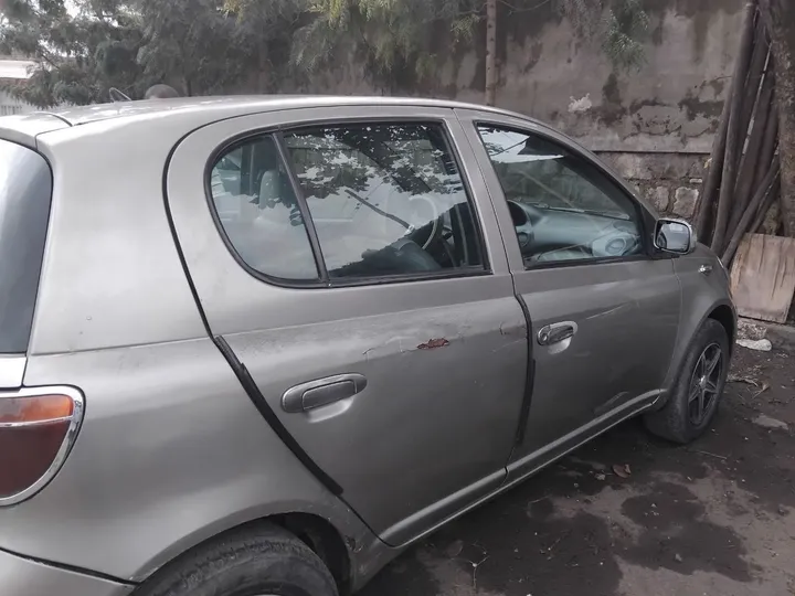 Toyota Vitz 2004 – photo 3