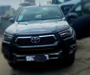 Toyota Hilux Invincible Extra Cab 2021