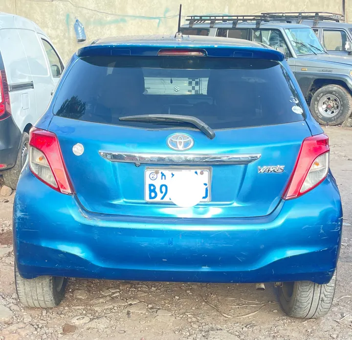 Toyota Yaris Compact 2011 – photo 6