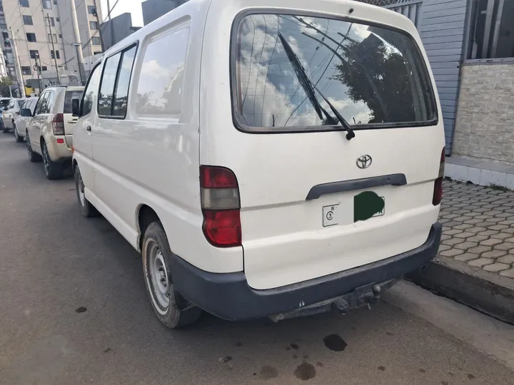 2005 Toyota Van – photo 3