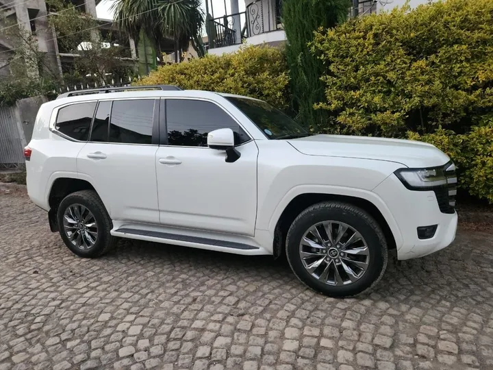 Toyota Land Cruiser 300 VXR – photo 4