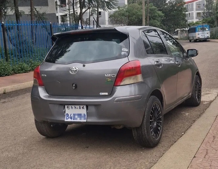 Toyota Yaris Compact 2010 – photo 3