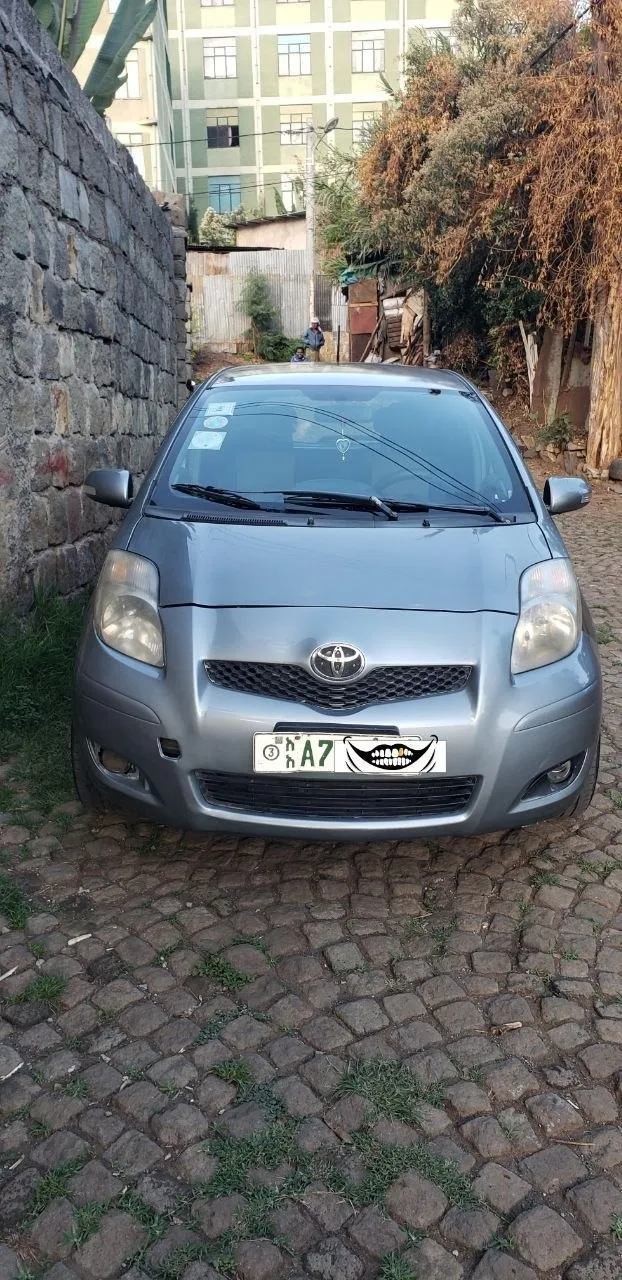 Toyota Yaris Compact 2010 Automatic – photo 5