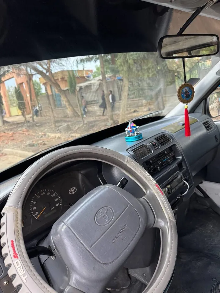 Toyota Hiace 2003 Van – photo 6