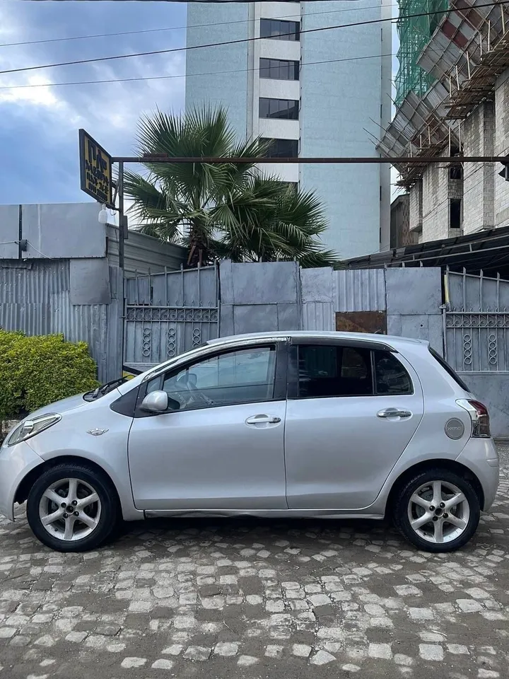 Toyota Yaris Compact 2007 Automatic – photo 3