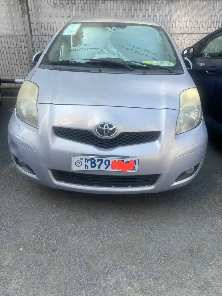 Toyota Yaris Compact Automatic – photo 4