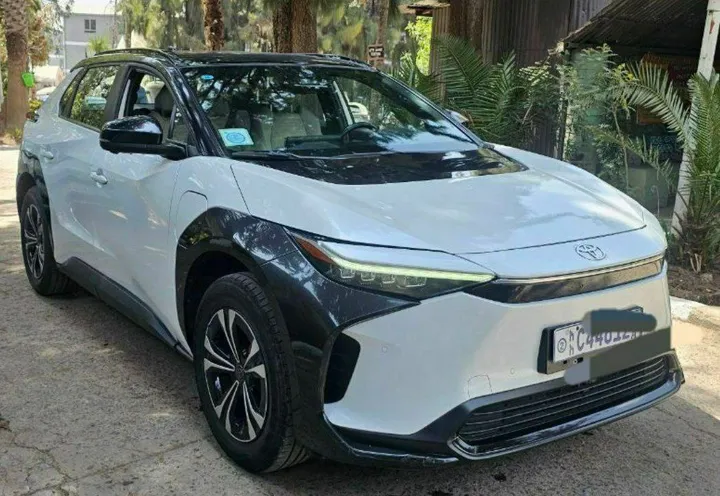 Toyota bZ4X Electric SUV 2023 – photo 3