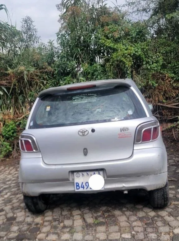 Toyota Vitz 2001 Automatic – photo 3