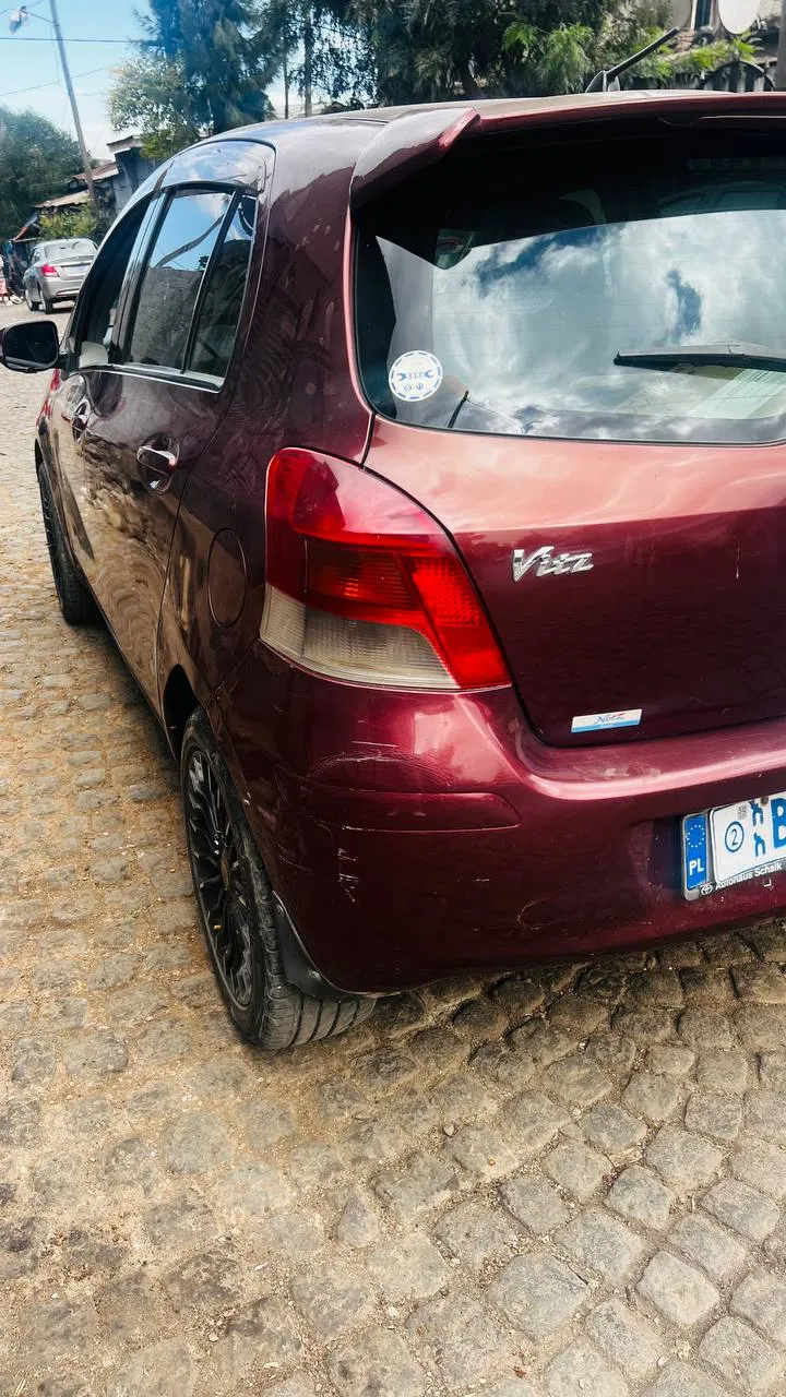 Toyota Yaris Compact 2010 – photo 4