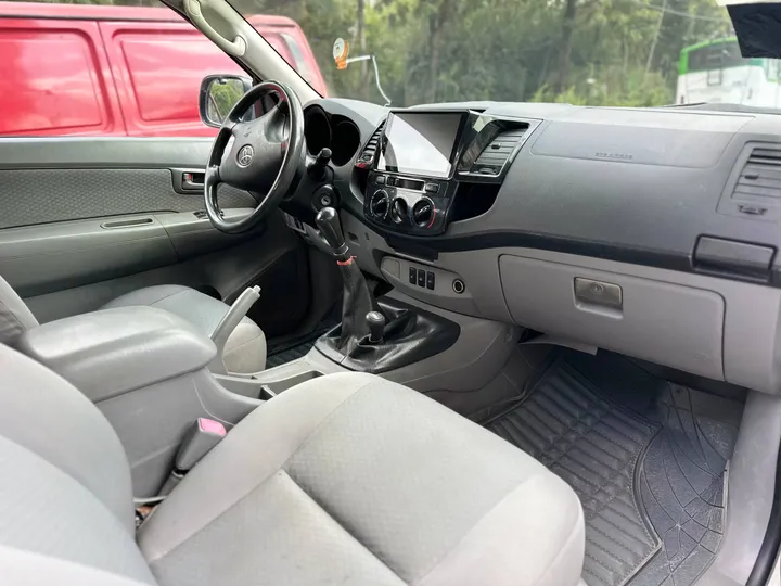 Toyota Hilux D4D 2010 Manual – photo 4
