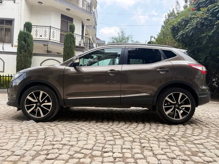 Nissan Qashqai 2017 Automatic Petrol – photo 4